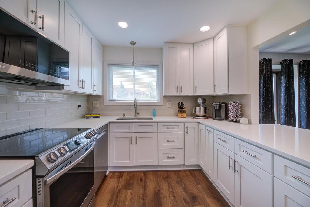 3947 W College AVENUE, Milwaukee, WI 53221