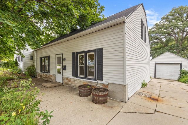1110 S 123rd STREET, West Allis, WI 53214
