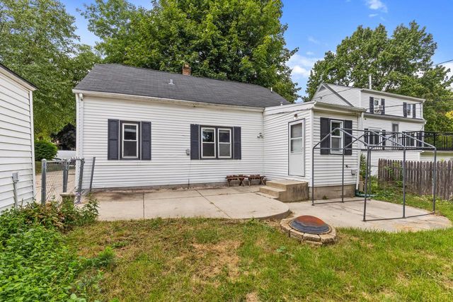 1110 S 123rd STREET, West Allis, WI 53214