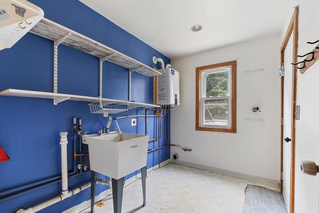 1110 S 123rd STREET, West Allis, WI 53214