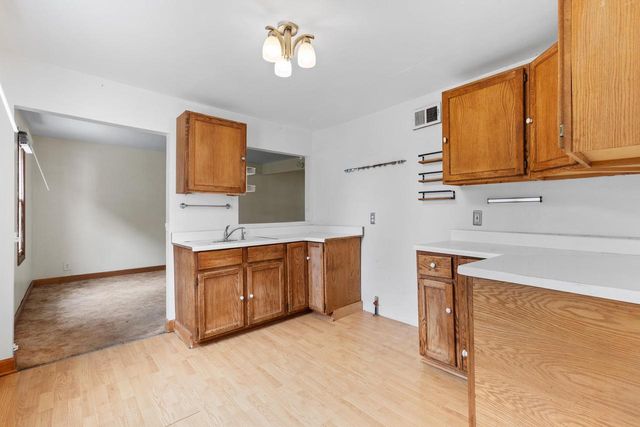 1110 S 123rd STREET, West Allis, WI 53214