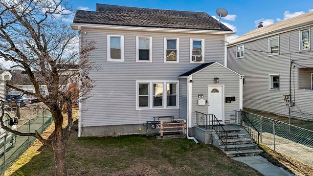 18 Richmond Place, Stamford, CT 06902