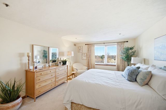 2001 Marina Dr 312, Quincy, MA 02171