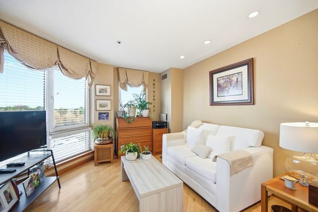 2001 Marina Dr 312, Quincy, MA 02171