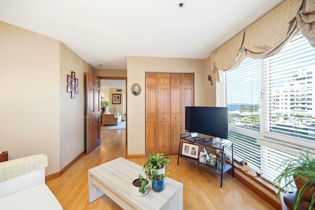 2001 Marina Dr 312, Quincy, MA 02171