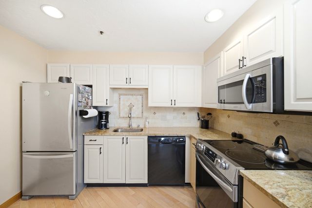 2001 Marina Dr 312, Quincy, MA 02171