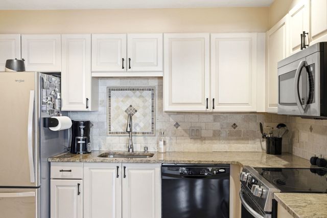 2001 Marina Dr 312, Quincy, MA 02171