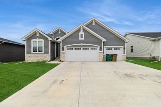 220 11th Court NW, Bondurant, IA 50035