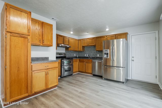 10830 Dorton Dr, Louisville, KY 40272