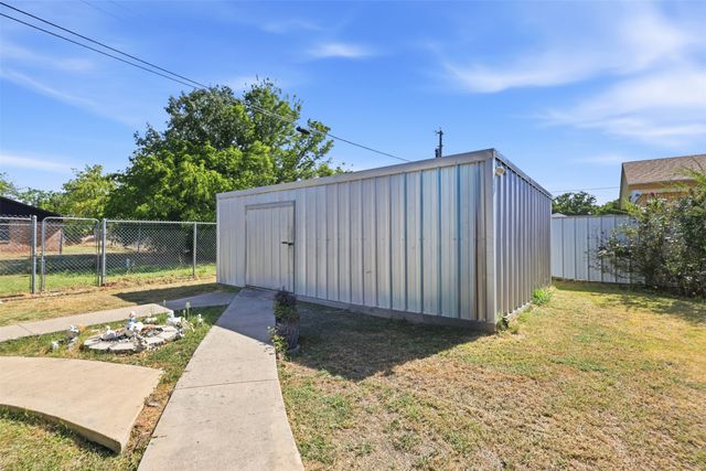 2107 10th Street, Mineral Wells, TX 76067