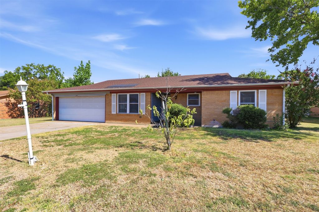 2107 10th Street, Mineral Wells, TX 76067