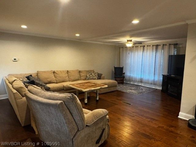 404 Nixon Road, Lavaca, AR 72941