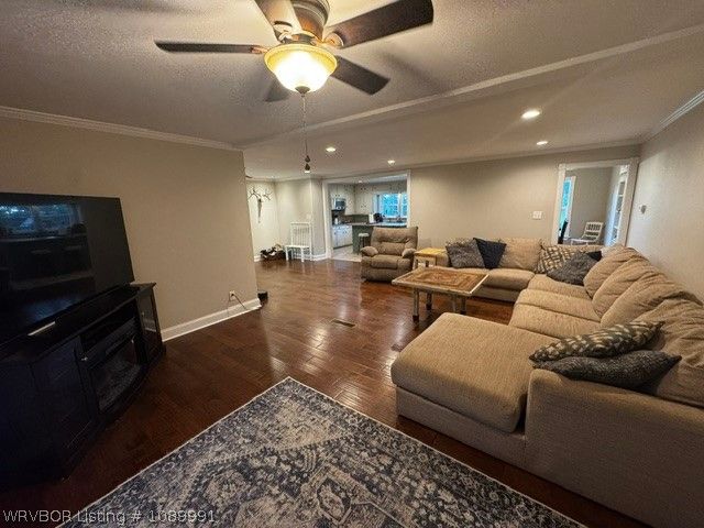 404 Nixon Road, Lavaca, AR 72941