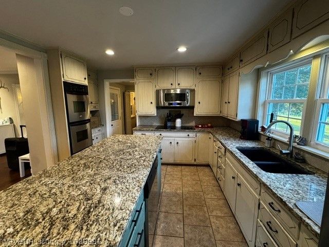 404 Nixon Road, Lavaca, AR 72941