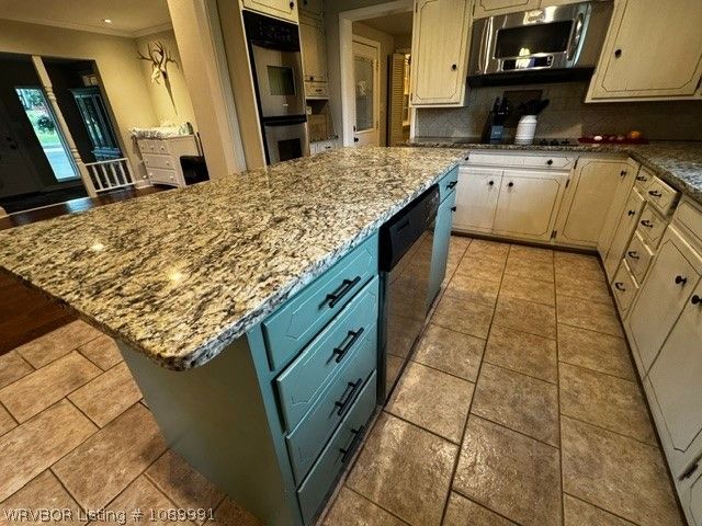 404 Nixon Road, Lavaca, AR 72941