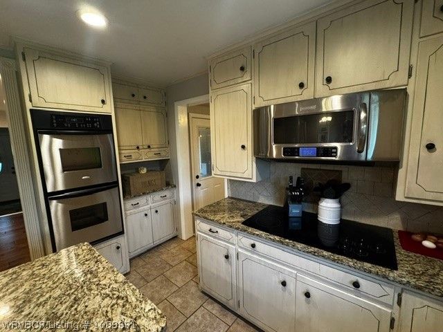404 Nixon Road, Lavaca, AR 72941
