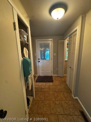 404 Nixon Road, Lavaca, AR 72941
