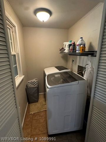 404 Nixon Road, Lavaca, AR 72941