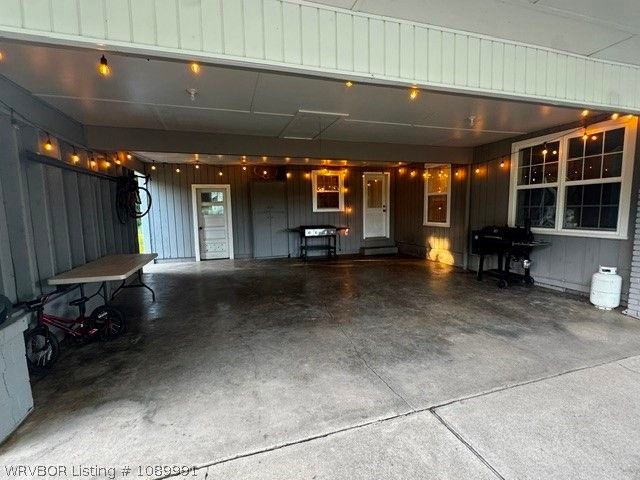 404 Nixon Road, Lavaca, AR 72941