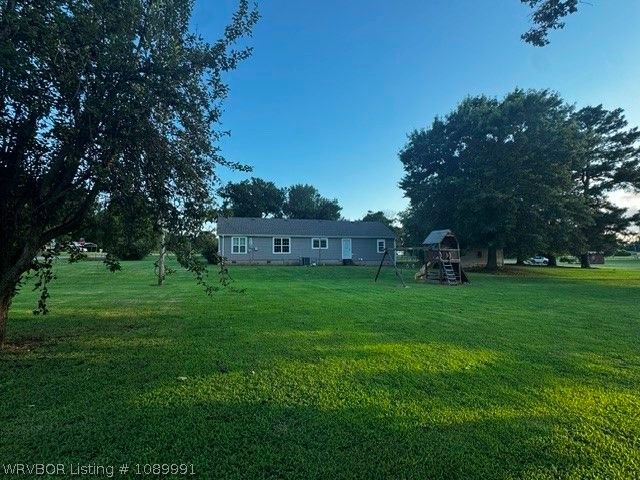 404 Nixon Road, Lavaca, AR 72941