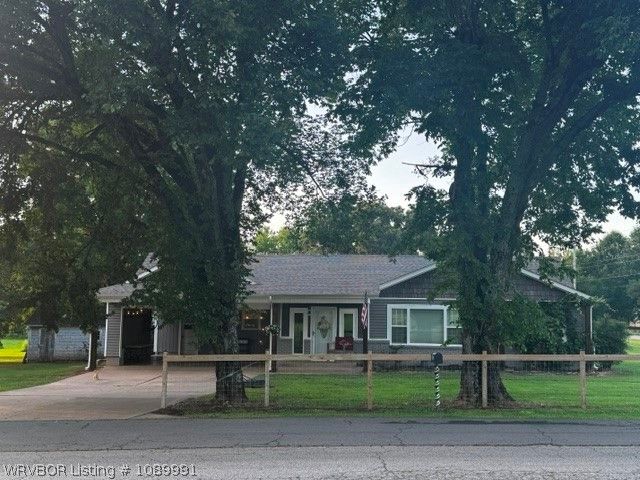 404 Nixon Road, Lavaca, AR 72941