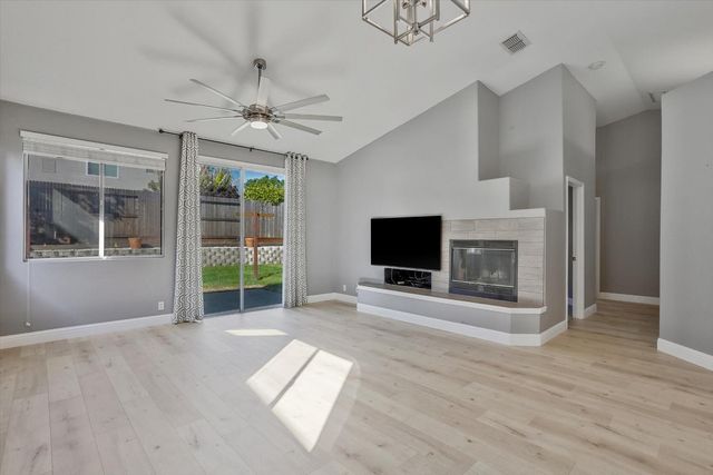 1525 Brook Ridge Way, Roseville, CA 95678