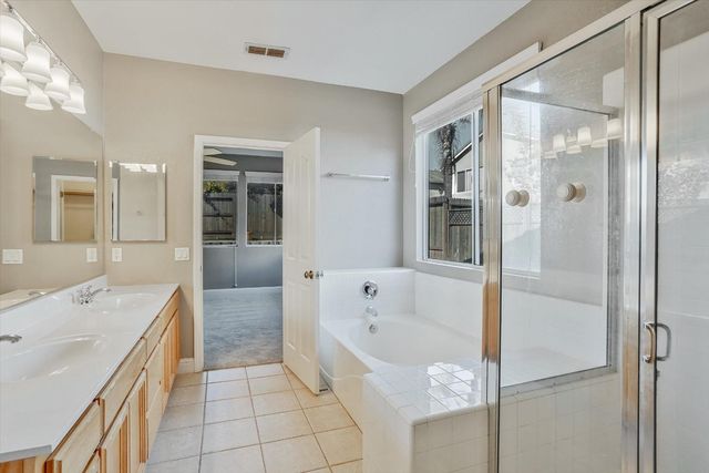 1525 Brook Ridge Way, Roseville, CA 95678