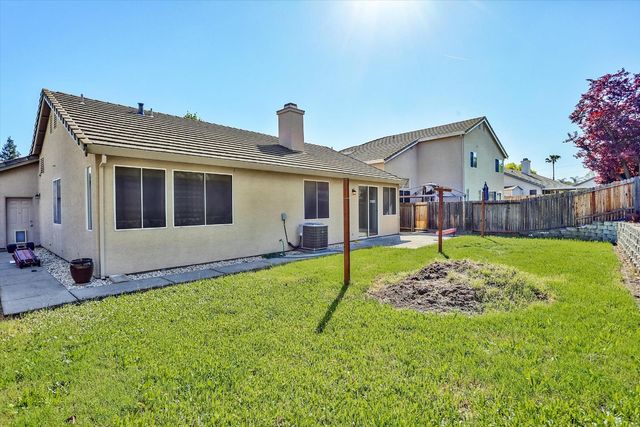 1525 Brook Ridge Way, Roseville, CA 95678