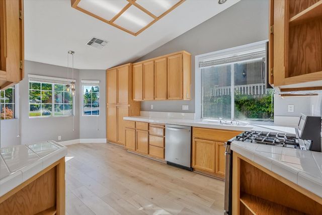 1525 Brook Ridge Way, Roseville, CA 95678