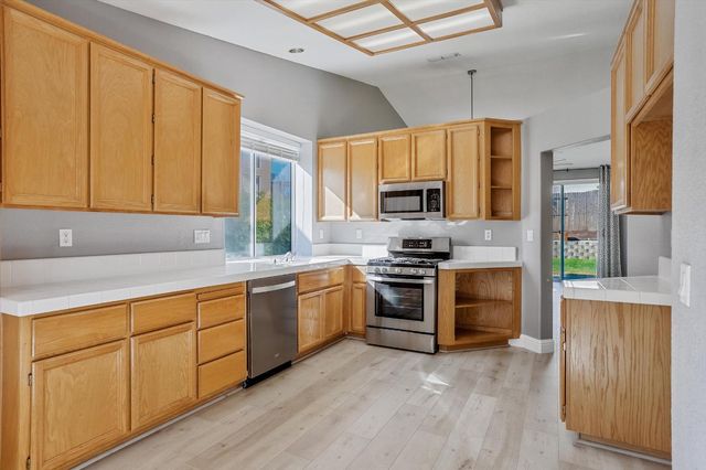 1525 Brook Ridge Way, Roseville, CA 95678