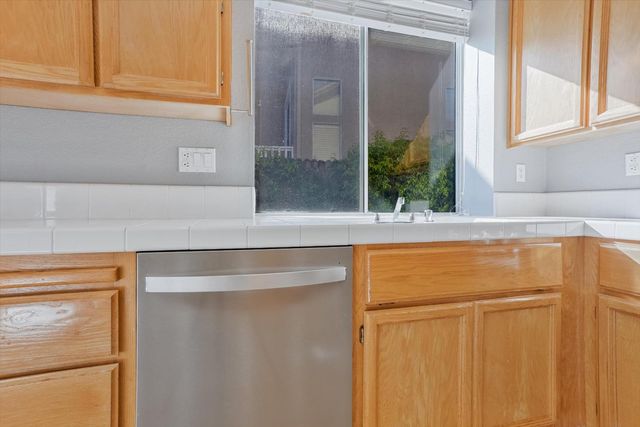 1525 Brook Ridge Way, Roseville, CA 95678