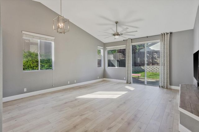 1525 Brook Ridge Way, Roseville, CA 95678