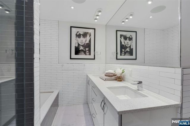 316 Park Avenue 2, Hoboken, NJ 07030