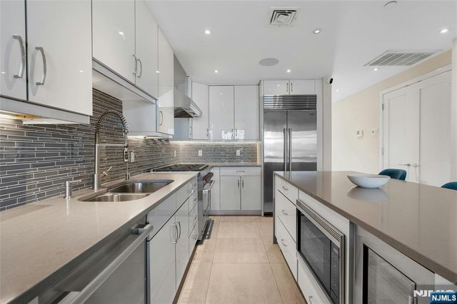 316 Park Avenue 2, Hoboken, NJ 07030