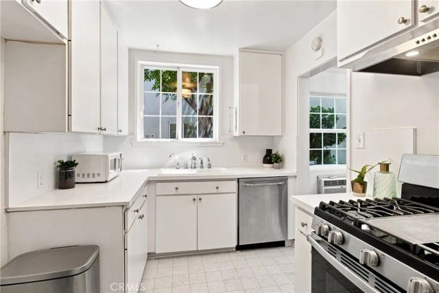 15034 Dickens Street 4, Sherman Oaks, CA 91403