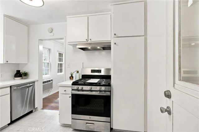 15034 Dickens Street 4, Sherman Oaks, CA 91403