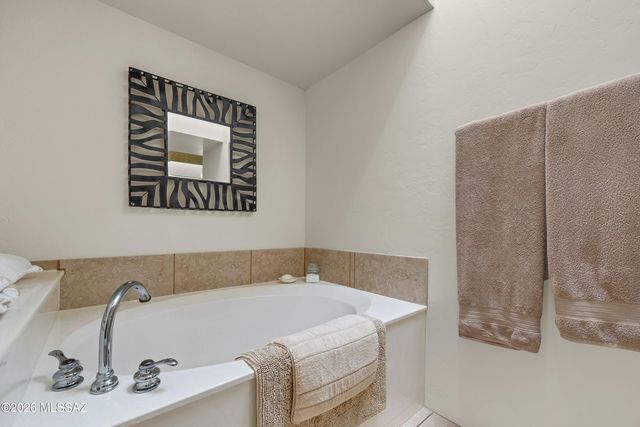 11792 N Vía De La Verbenita, Oro Valley, AZ 85737