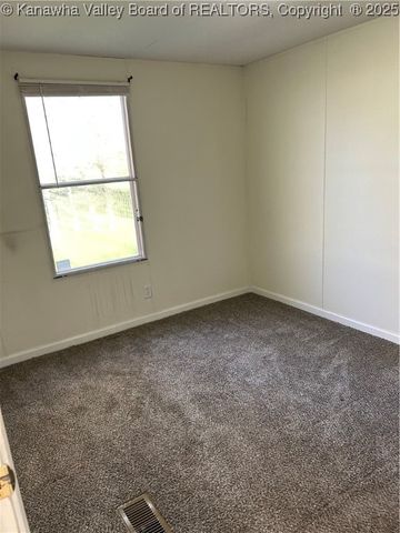 408 Harbour Lane, Hurricane, WV 25526