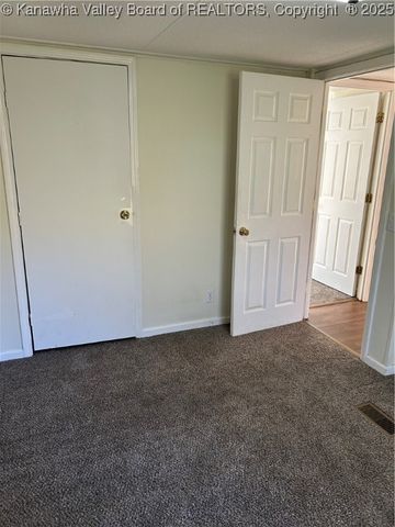 408 Harbour Lane, Hurricane, WV 25526