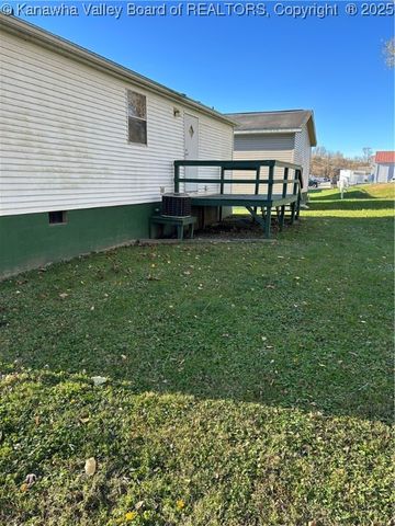 408 Harbour Lane, Hurricane, WV 25526