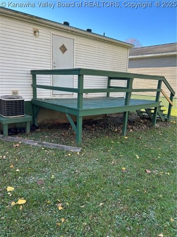 408 Harbour Lane, Hurricane, WV 25526