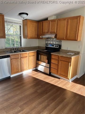 408 Harbour Lane, Hurricane, WV 25526