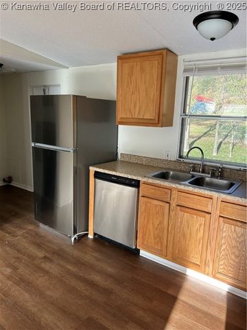 408 Harbour Lane, Hurricane, WV 25526