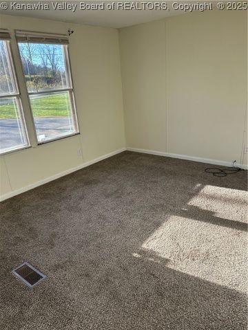 408 Harbour Lane, Hurricane, WV 25526