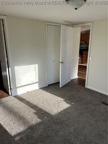 408 Harbour Lane, Hurricane, WV 25526