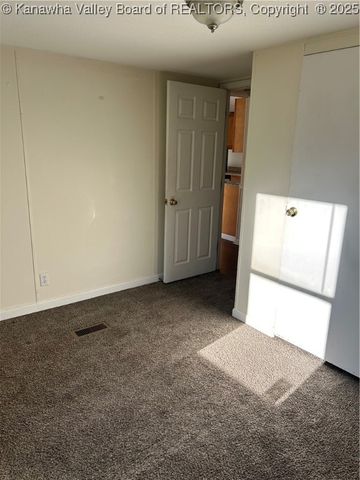 408 Harbour Lane, Hurricane, WV 25526