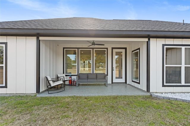 67 Westwood Drive E, Trinity, TX 75862