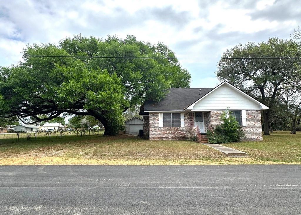 127 N Mechanic Street, Bellville, TX 77418