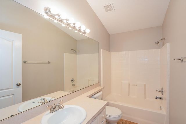 1011 LAKE SHORE RANCH DRIVE, Seffner, FL 33584