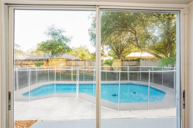 1011 LAKE SHORE RANCH DRIVE, Seffner, FL 33584